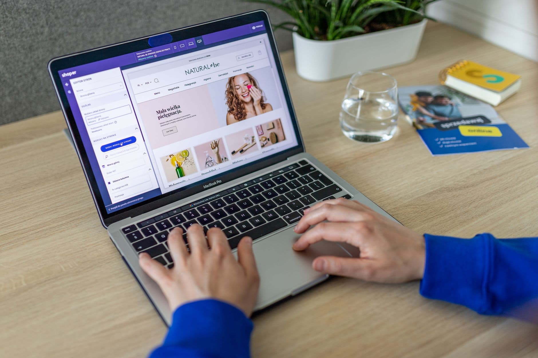 Shopify vs WooCommerce: The Shopping Mall Comparison